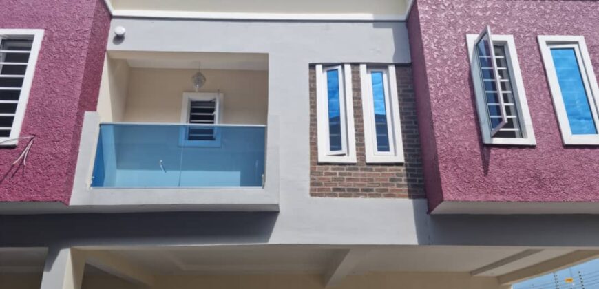 5 BEDROOM FULLY DETACHED DUPLEX