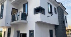 5 BEDROOM FULLY DETACHED DUPLEX